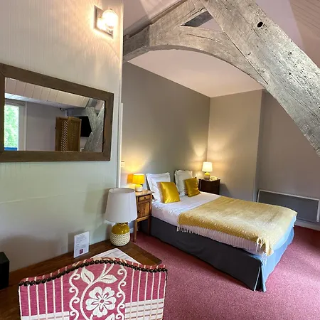 Logis Le Manoir Des Portes 3*
