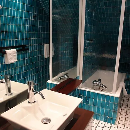 Logis Le Manoir Des Portes Отель Ламбаль